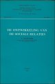 BACKER, T, DE., DE ONTWIKKELING VAN SOCIALE RELATIES.